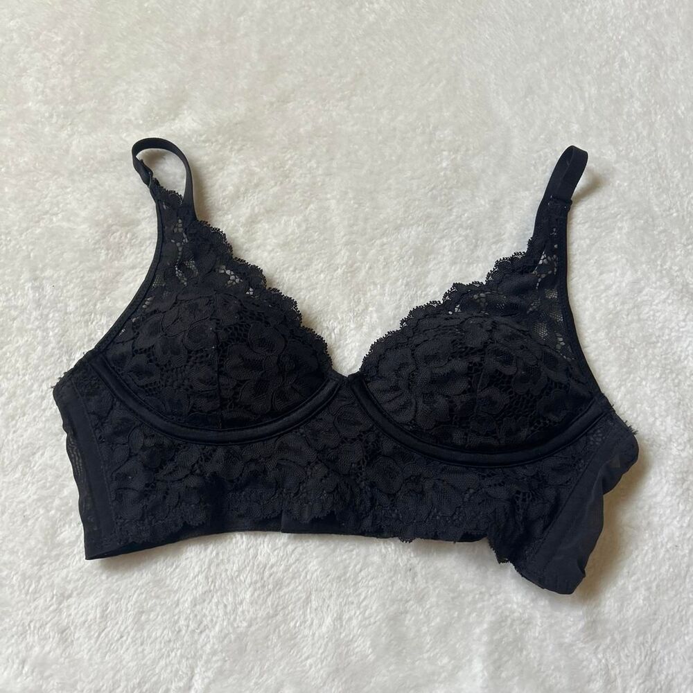 Maidenform Black wire lace bra with floral design 32A